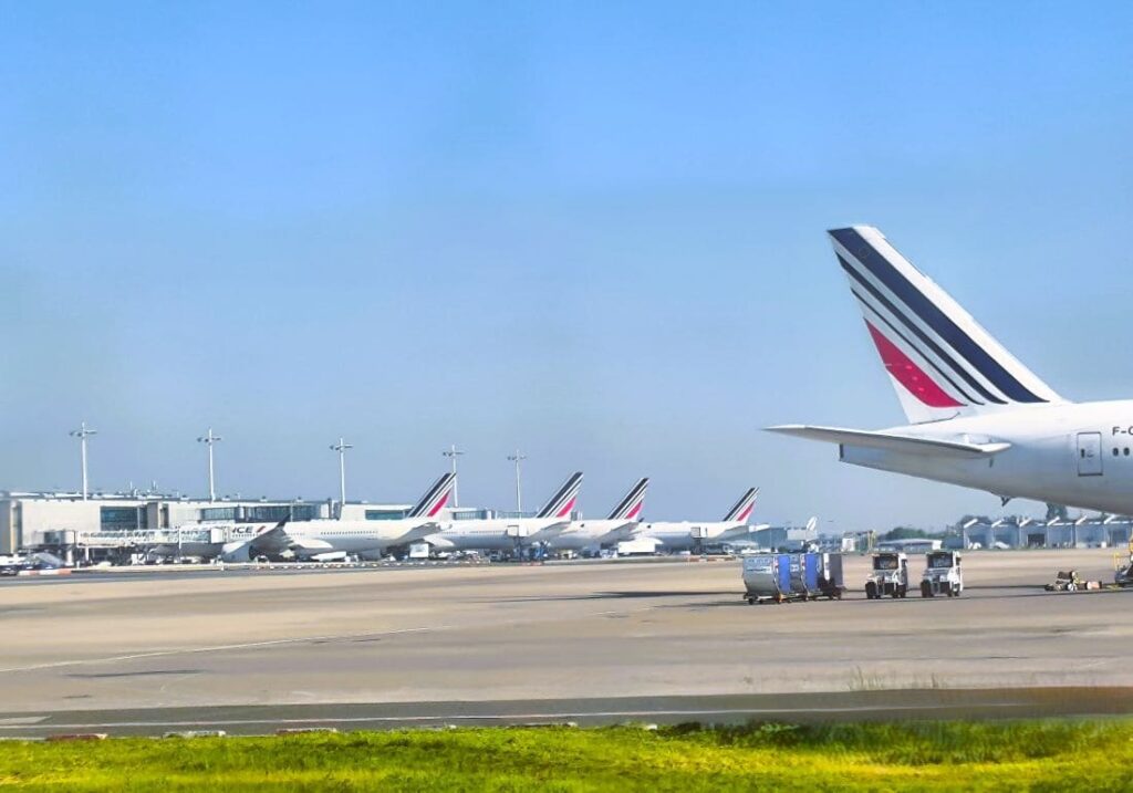 Transfert aéroport CDG Orly autocar privé Paris - BusParis.com